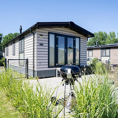 Ferienhaus Ostseecamp Muscheltraum *